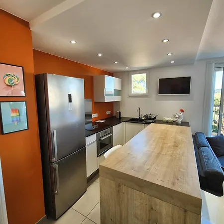 Апартаменты Duplex Contemporain, Climatisation A Deux Pas De La Ла-Сейн-сюр-Мер